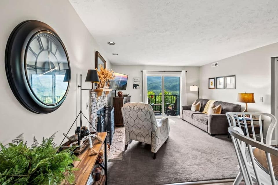 Point of View House in Pittman Center