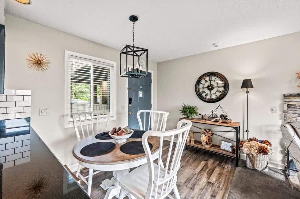 Point of View House in Pittman Center