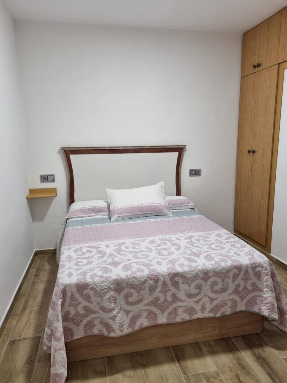 Bed, Photo of the whole room, Bedroom, wardrobe