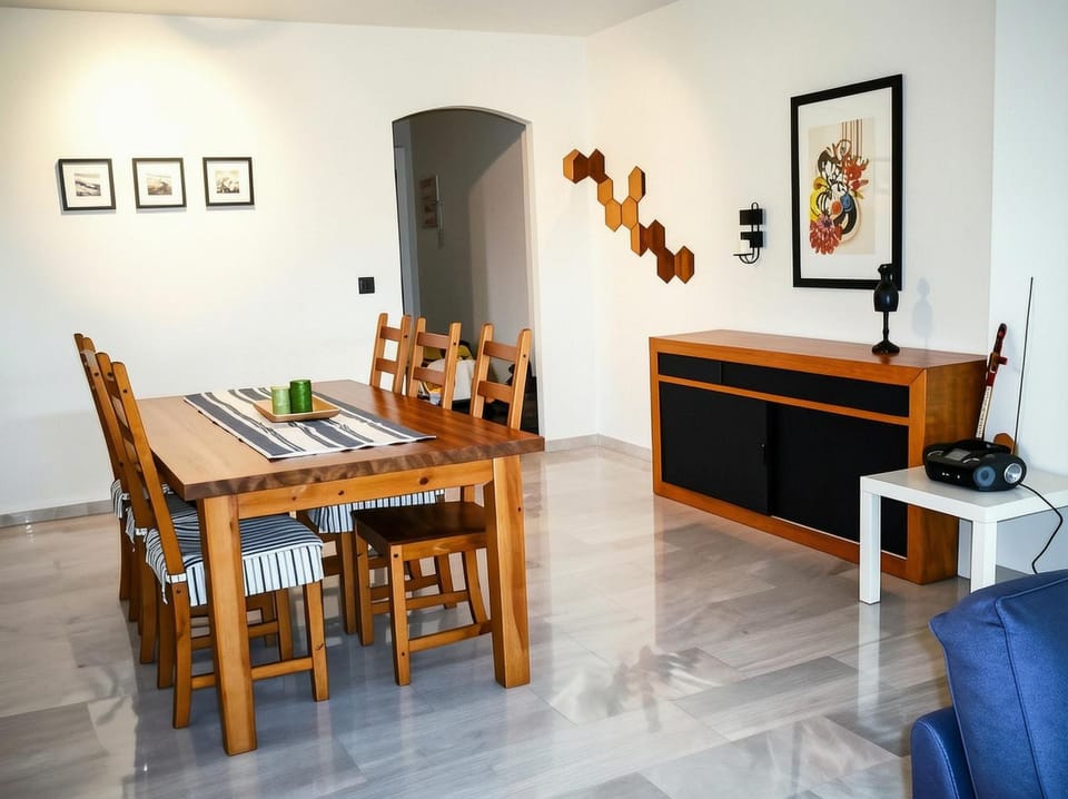 Photo of the whole room, Decorative detail, Dinner