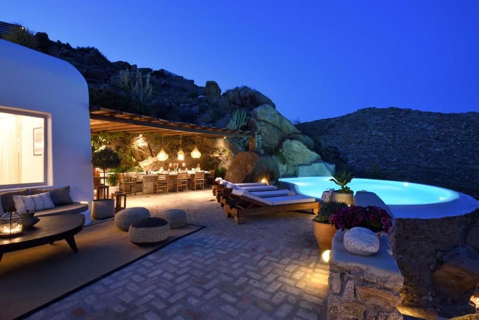 Balcony/Terrace, Seating area, Mountain view, Pool view, Swimming pool, sunbed