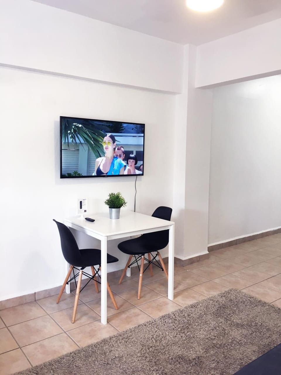 Communal lounge/ TV room, TV and multimedia, Dining area