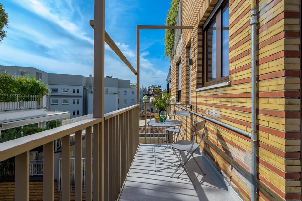 Property building, View (from property/room), Balcony/Terrace