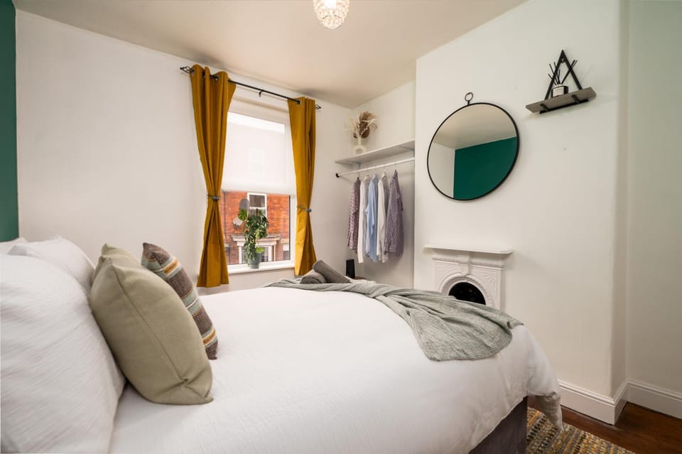 Gorgeous Home in Heart of Lincoln - Parking - Sleeps 9 House in Lincoln