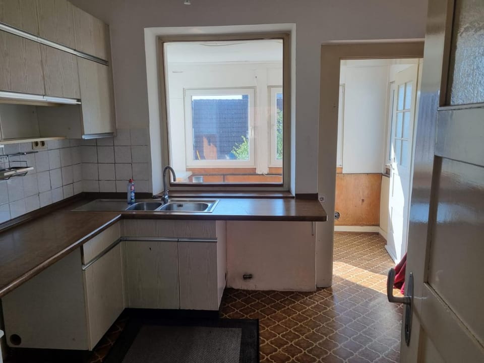 Kitchen or kitchenette, oven, stove