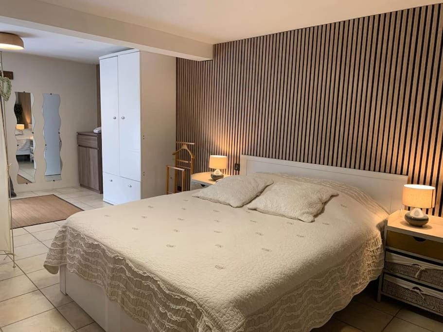 Bed, Photo of the whole room, Bedroom, wardrobe