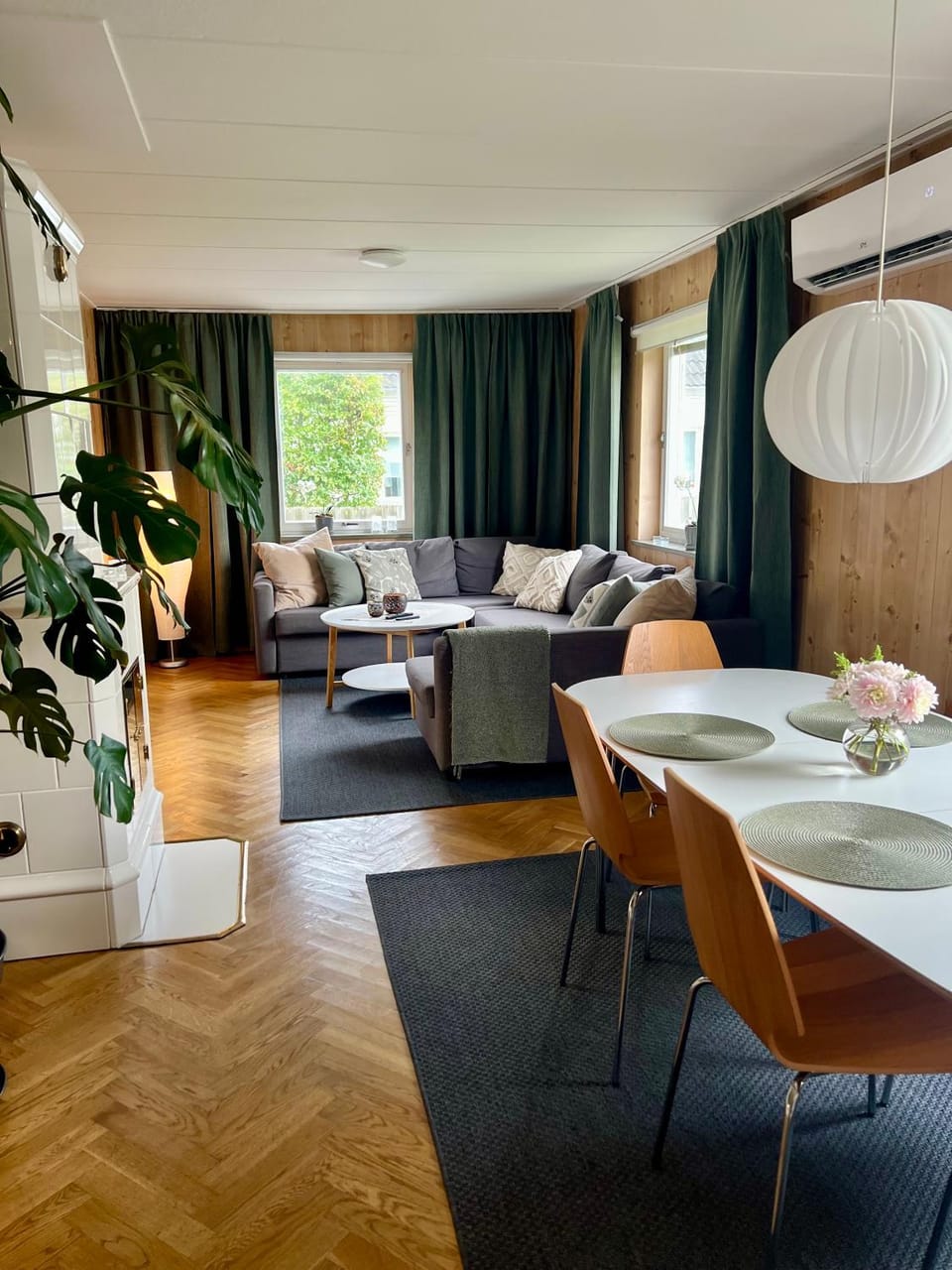 Living room, Seating area, Dining area