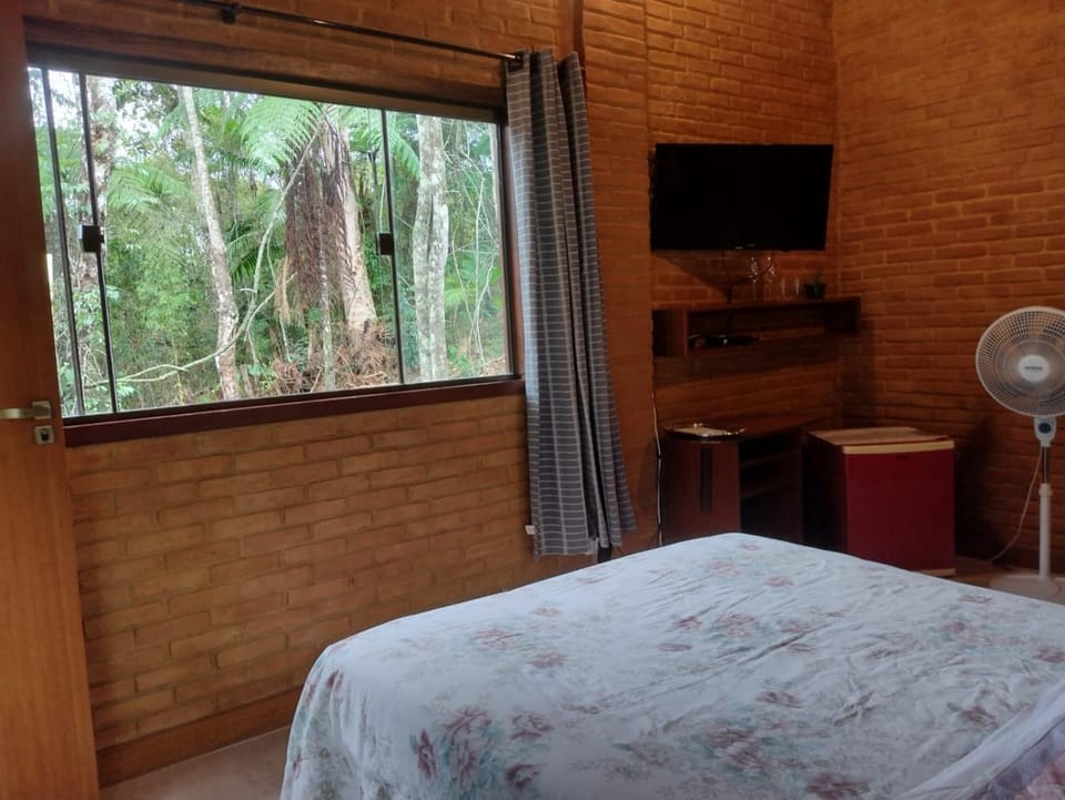 Bed, TV and multimedia, Bedroom