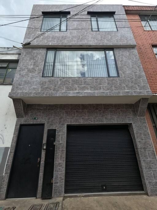 Apartamento 201 amplio Cerca Héroes Apartment in Bogota