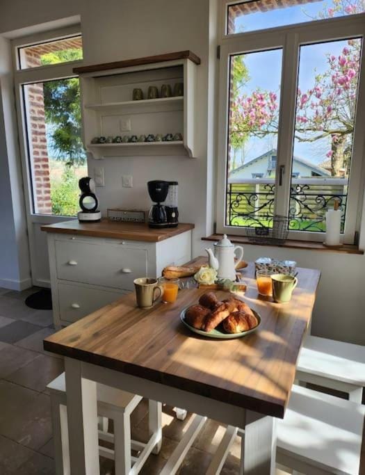 Manoir aux roses, gîte 15 personnes avec Spa Villa in Hauts-de-France