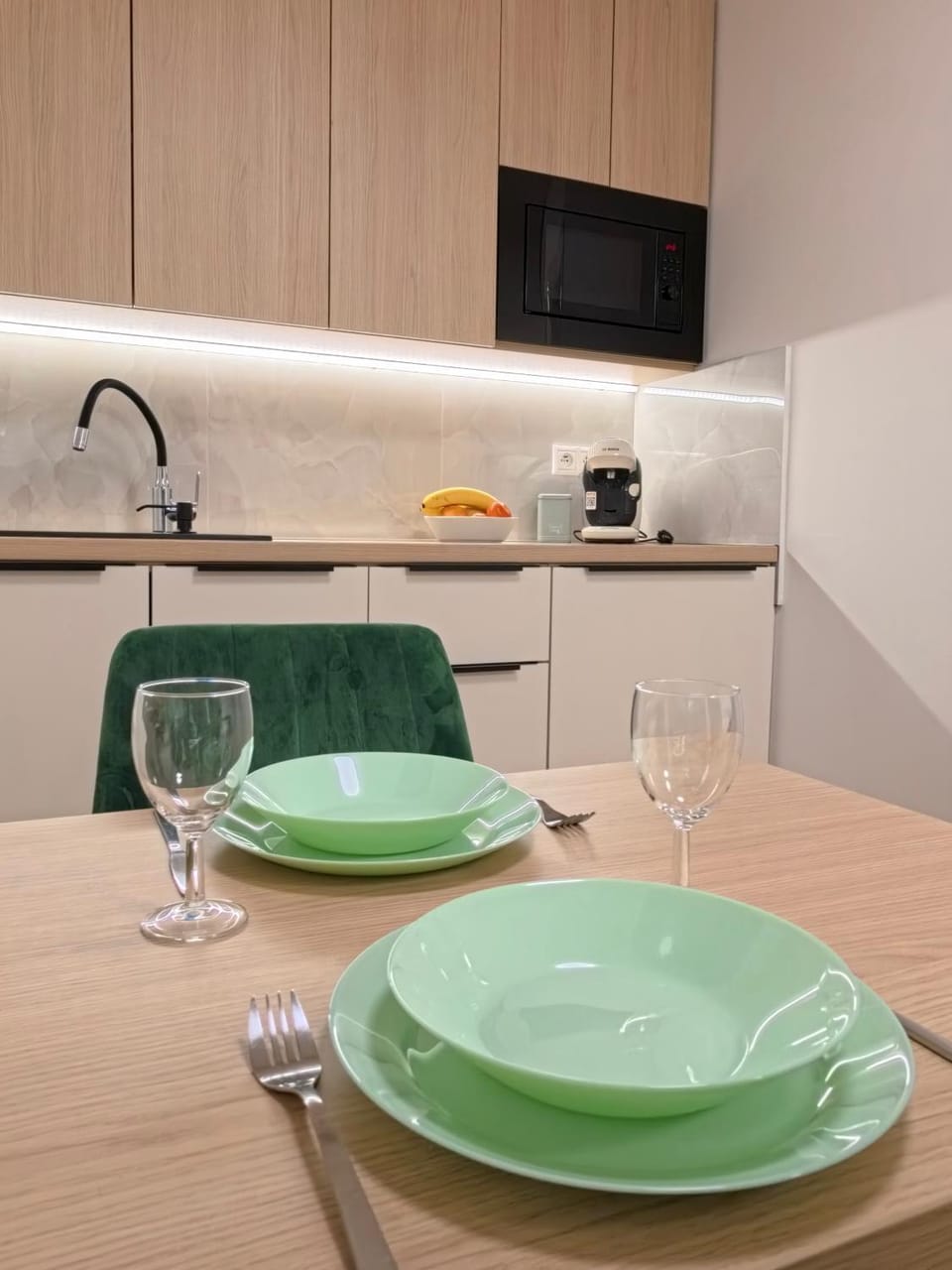 Kitchen or kitchenette, Dining area