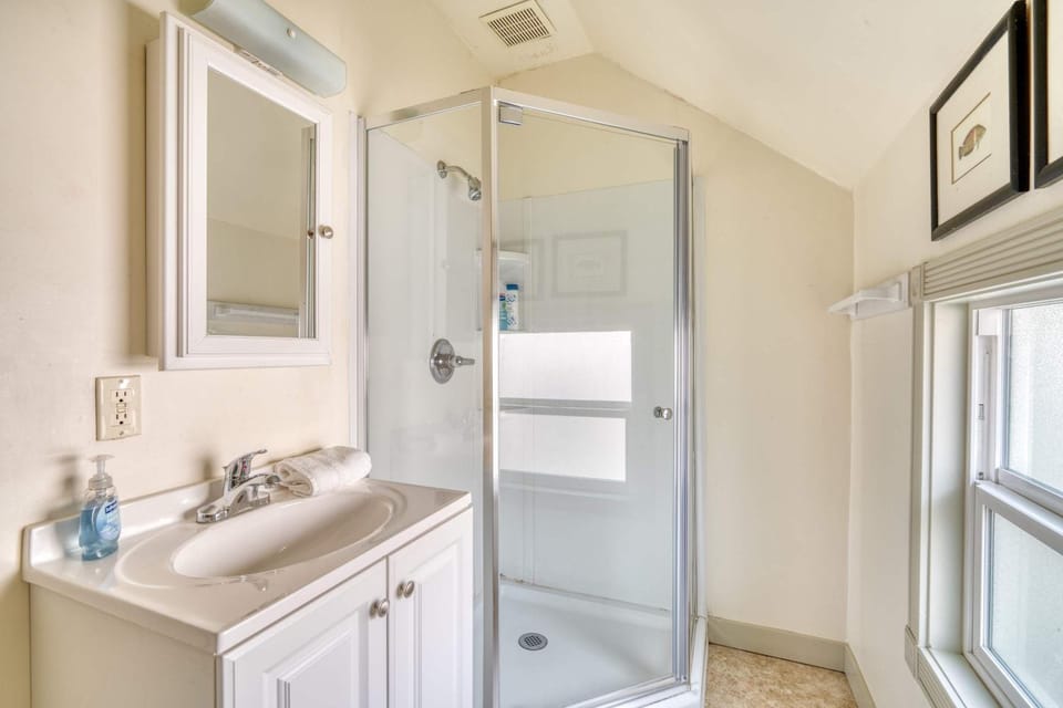 Stay Portland - Sun-Filled Buckman Studio! Apartment in Portland