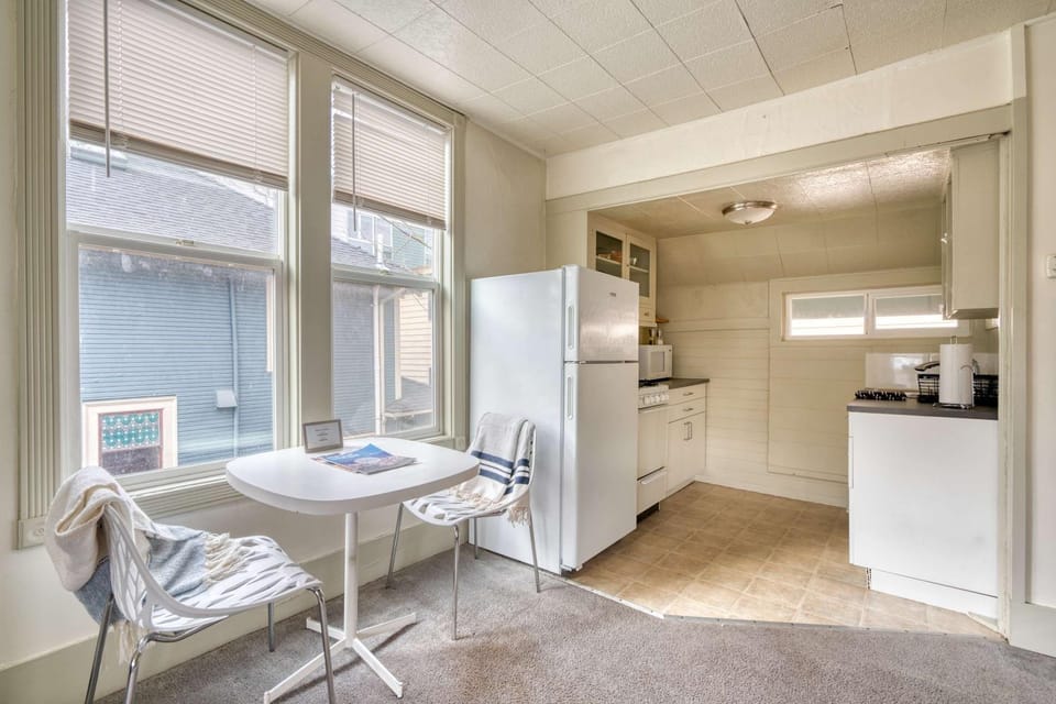 Stay Portland - Sun-Filled Buckman Studio! Apartment in Portland