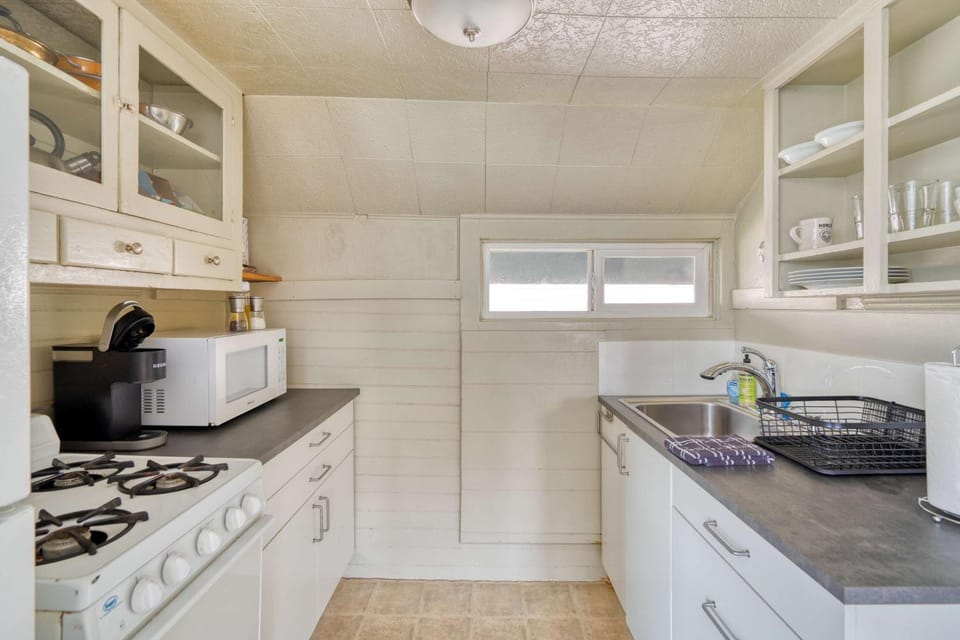 Stay Portland - Sun-Filled Buckman Studio! Apartment in Portland