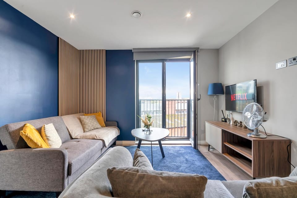 TV and multimedia, Living room, Seating area, Evening entertainment