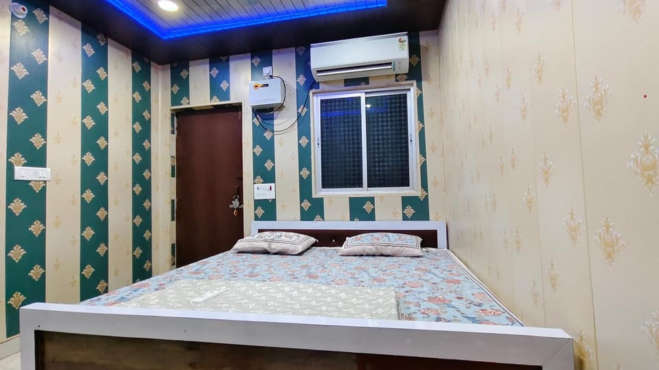 Bed, Photo of the whole room, Bedroom, air conditioner