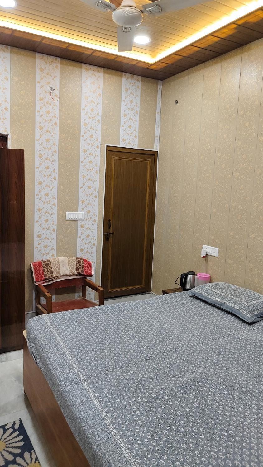 Bed, Bedroom, wardrobe, air conditioner