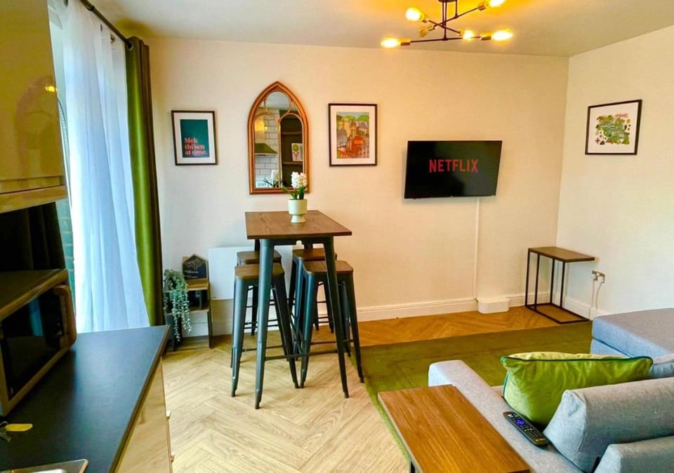 TV and multimedia, Living room, Dining area