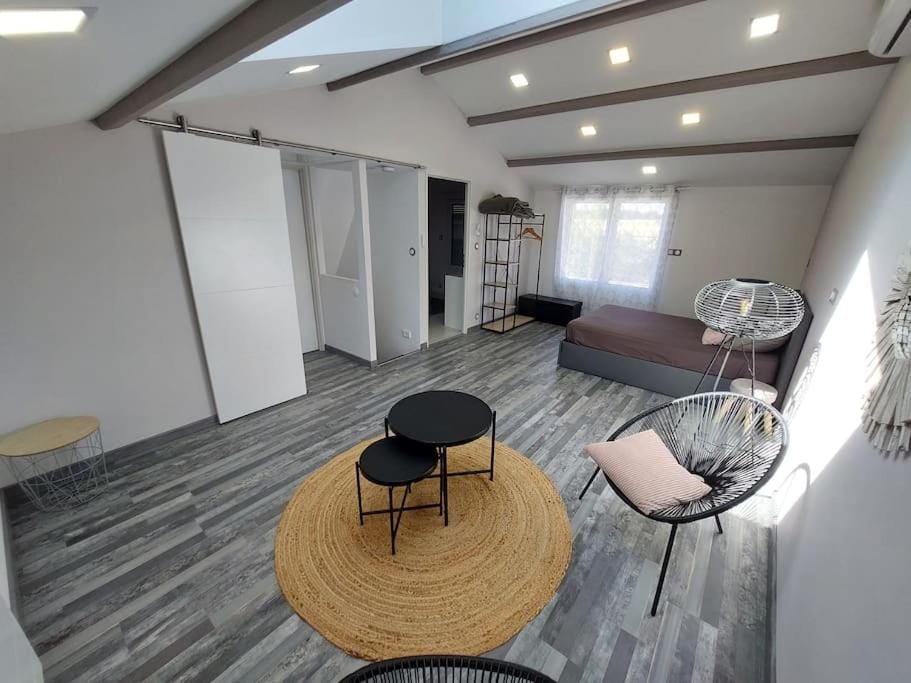 Photo of the whole room