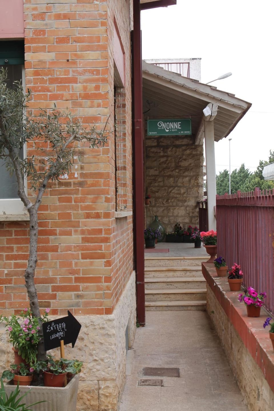 Property building, Facade/entrance, Property logo or sign, Decorative detail, Garden view