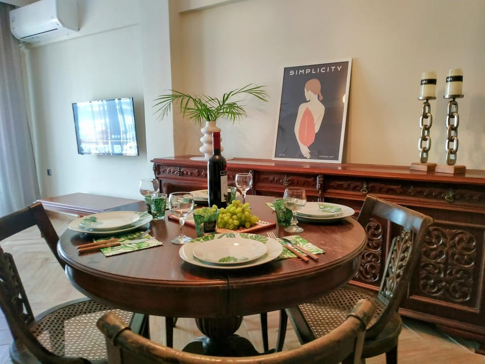 Living room, Seating area, Dining area