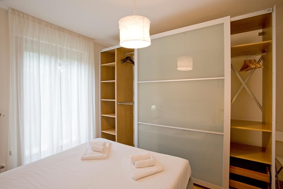 Bed, Photo of the whole room, Bedroom, towels, wardrobe