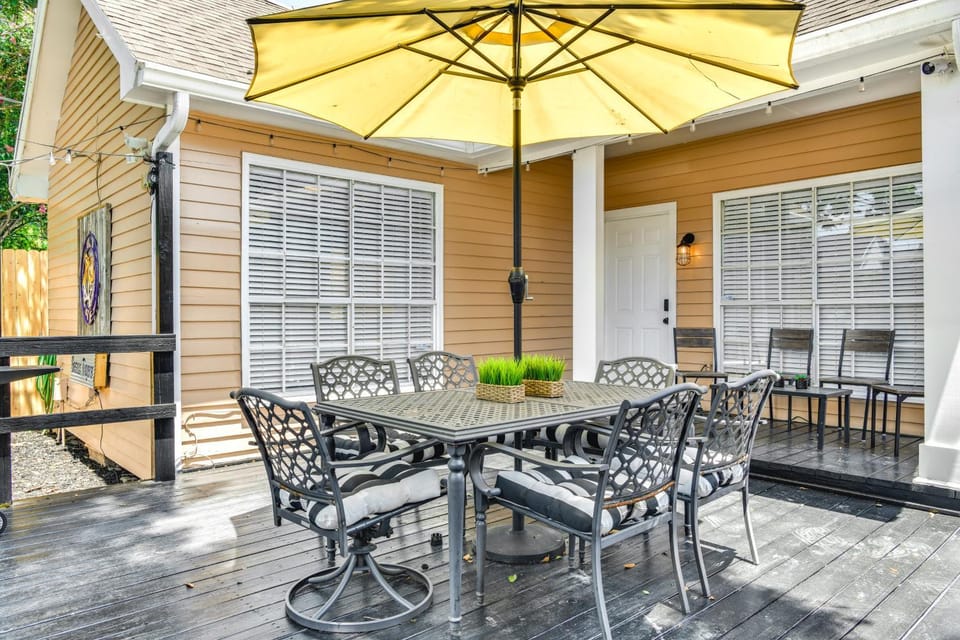 Colorful Baton Rouge Home: Deck, Grill & Fire Pit House in Baton Rouge
