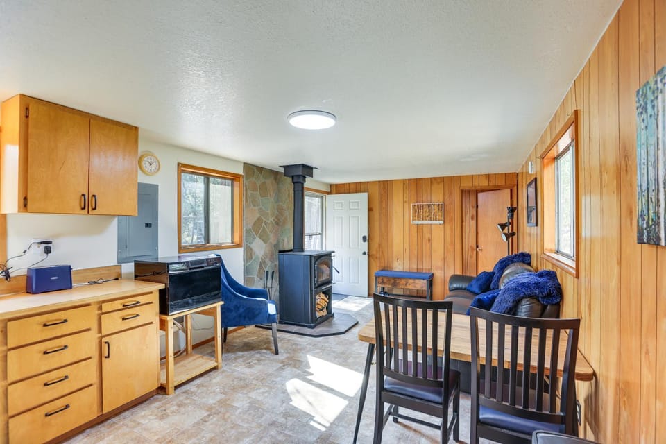 1 Mi to State Park: Peaceful La Pine Cabin w/ Deck Cabin in Oregon