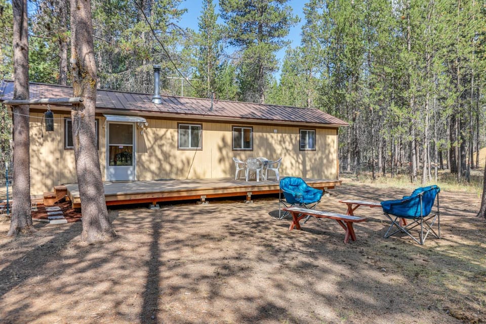1 Mi to State Park: Peaceful La Pine Cabin w/ Deck Cabin in Oregon