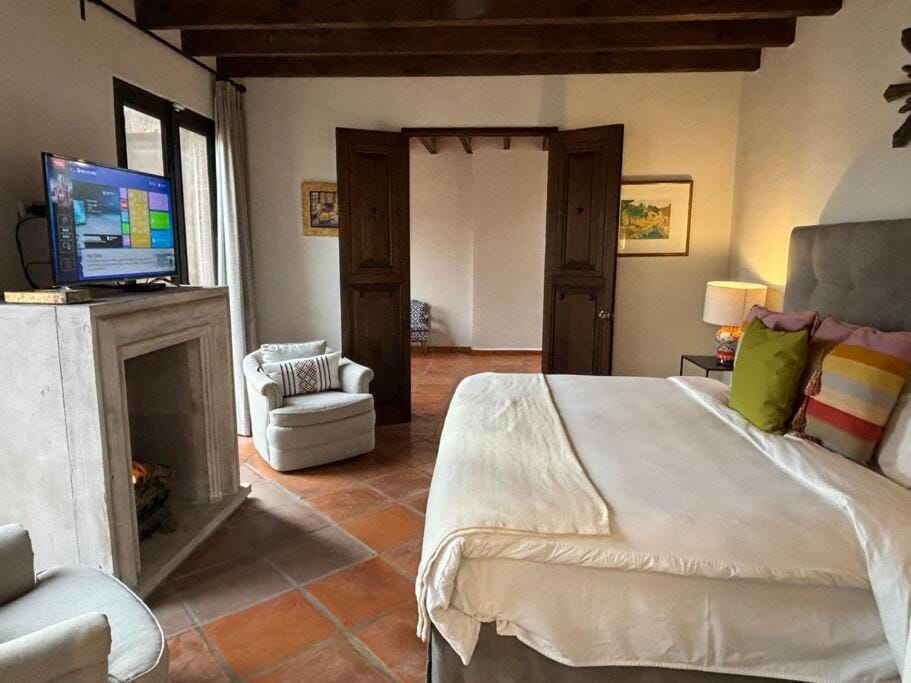 Casa Bougainvillea, Luxury & Spacious home Villa in San Miguel de Allende
