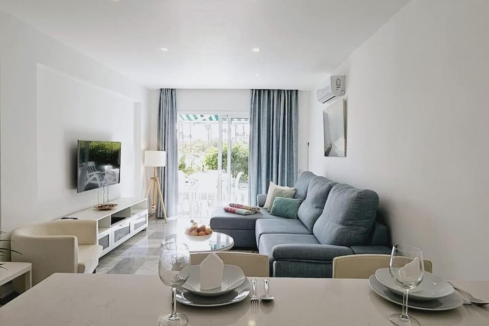 TV and multimedia, Living room, Seating area, Dining area, Evening entertainment