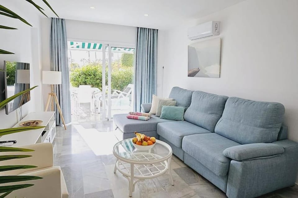 TV and multimedia, View (from property/room), Balcony/Terrace, Living room, Garden view