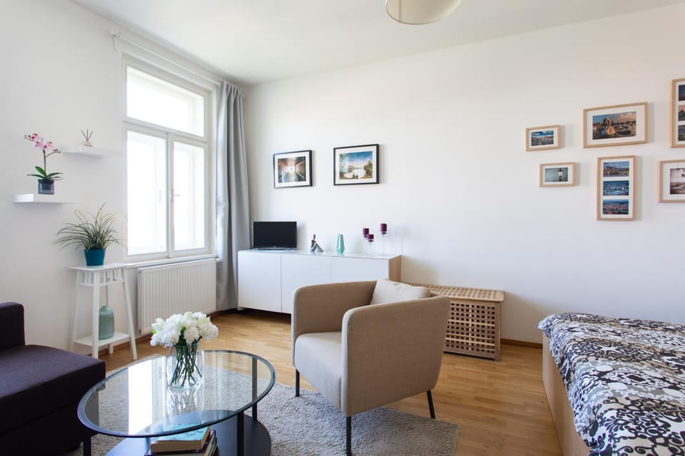 Living room, Photo of the whole room, Bedroom