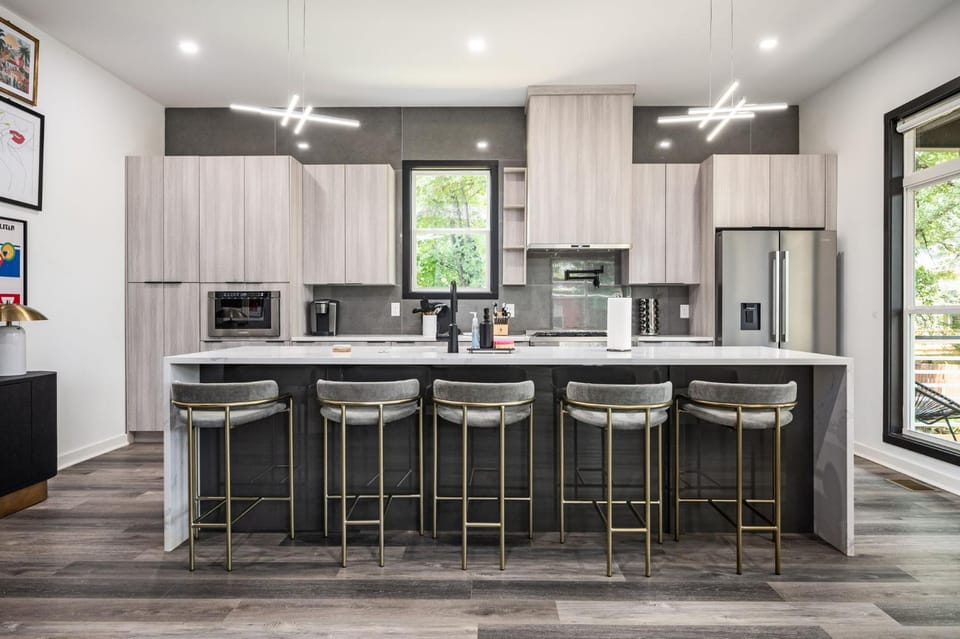 Kitchen or kitchenette, Dining area, minibar, stove