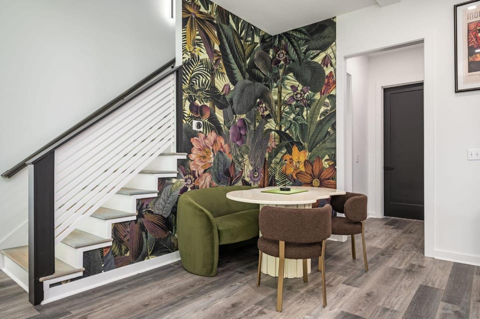 Seating area, Dining area
