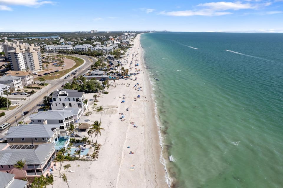 Seabreeze, The perfect tropical family vacation home getaway House in Bonita Springs
