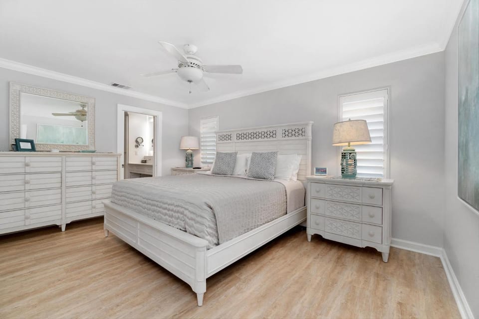 Modern Direct Beachfront Paradise, 3 Bedroom, 2 and Half Bath House in Bonita Springs