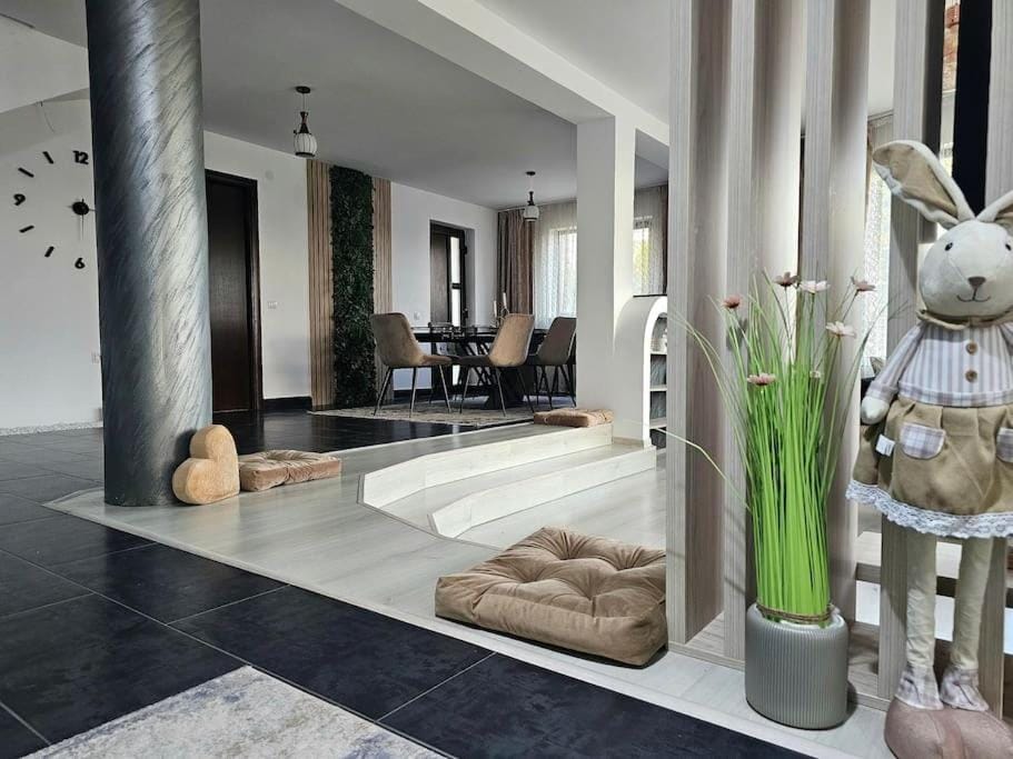 Brit House Pitesti X Villa in Romania