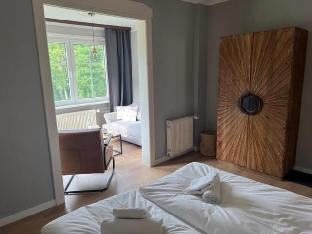 Bed, Photo of the whole room, Seating area, Bedroom, wardrobe