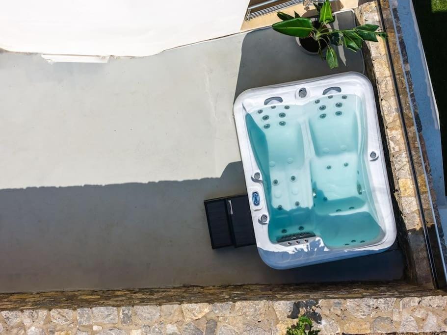 Day, Hot Tub