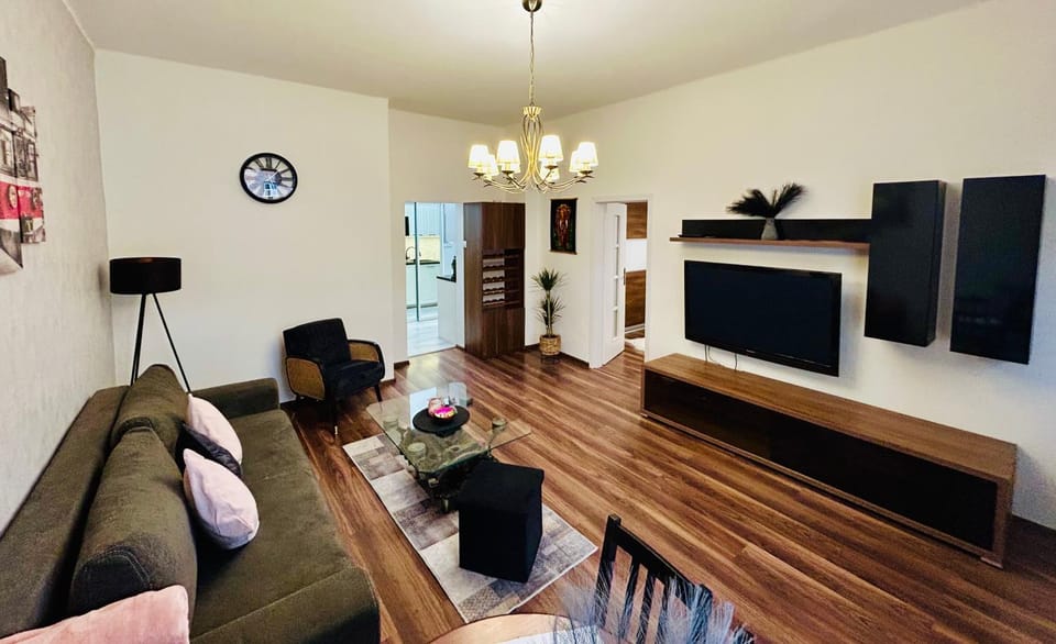 Communal lounge/ TV room, TV and multimedia, Living room, Seating area