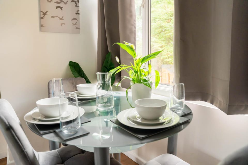 Coffee/tea facilities, Living room, Seating area, Dining area