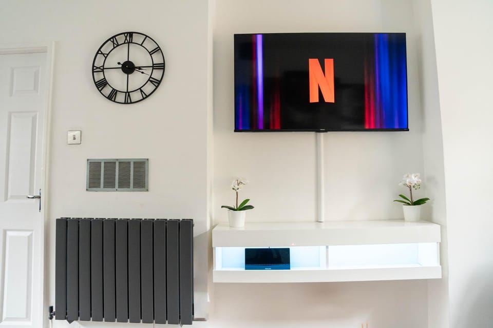 Communal lounge/ TV room, Evening entertainment