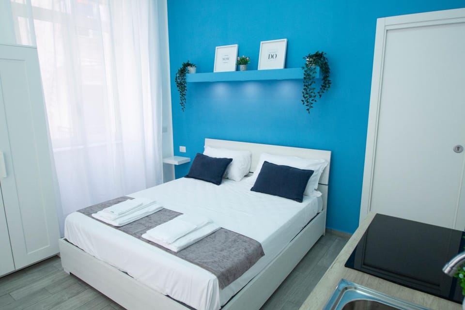 Bedroom, towels