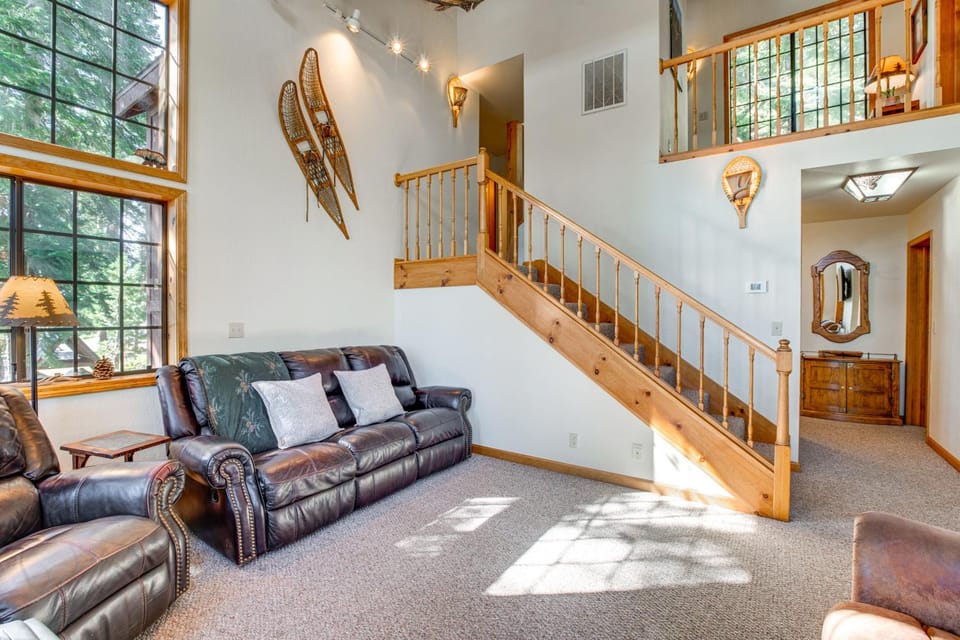 Deck with Mountain Views Cabin in Bear Valley! Cabin in Bear Valley