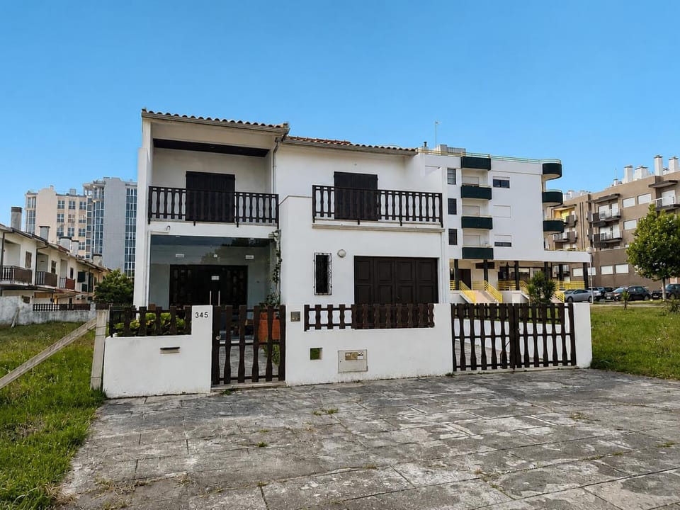 Amor house, praia da Amorosa viana House in Viana do Castelo District
