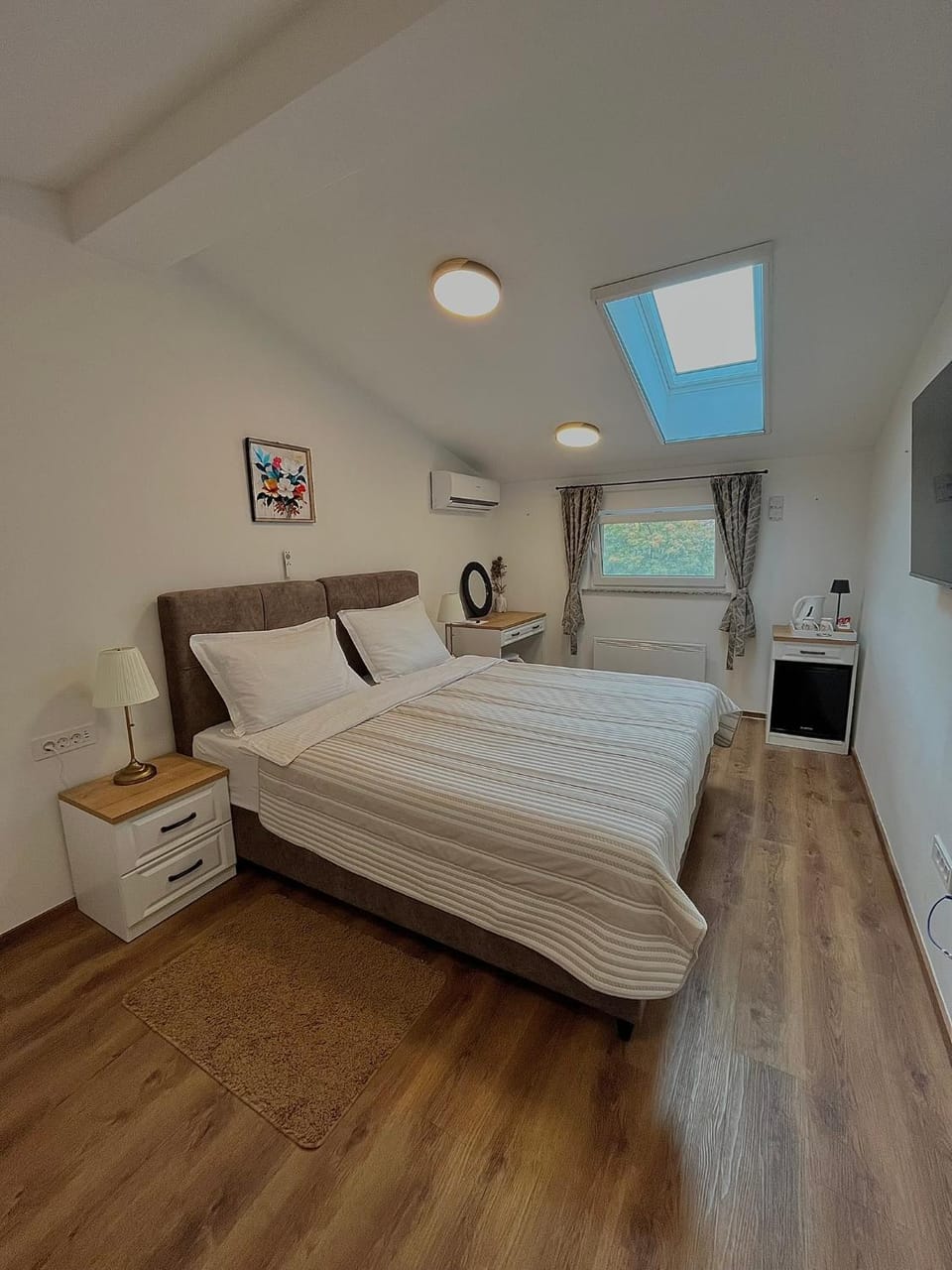Bed, View (from property/room), View (from property/room), Bedroom, furniture, air conditioner, air conditioner