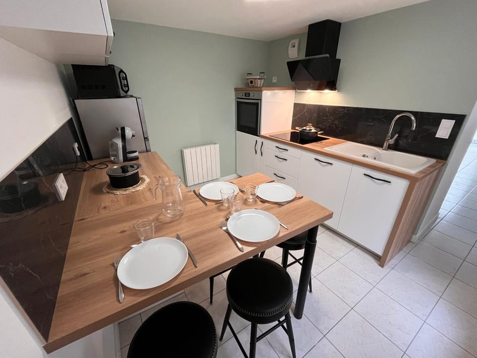 Kitchen or kitchenette, Dining area, dishwasher, oven, stove, toaster