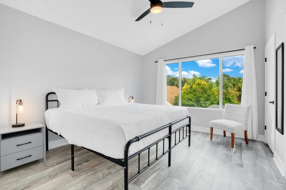 Luxury Villa Near Disney I Fully Renovated House in Kissimmee