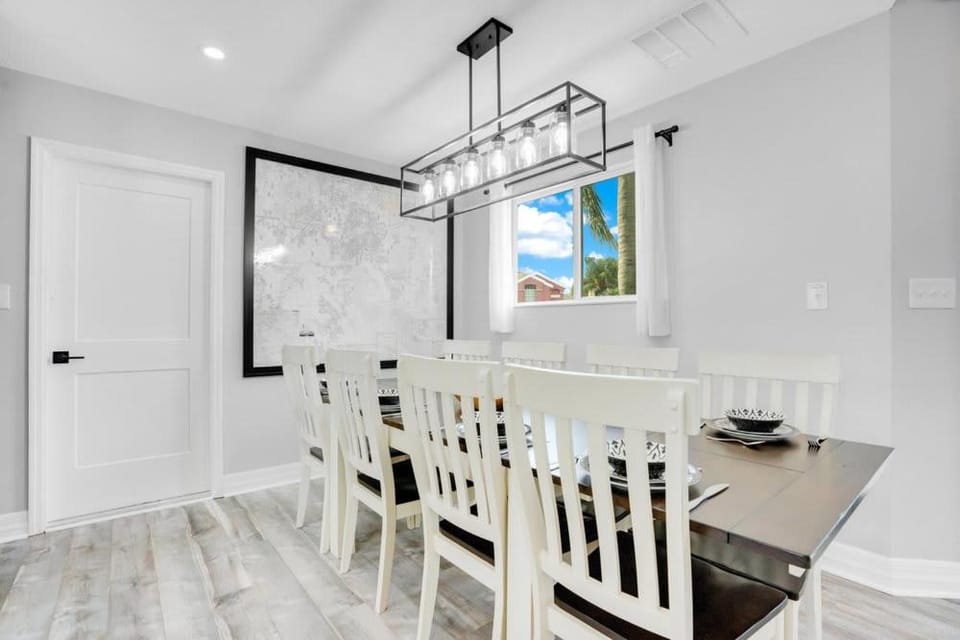 Luxury Villa Near Disney I Fully Renovated House in Kissimmee